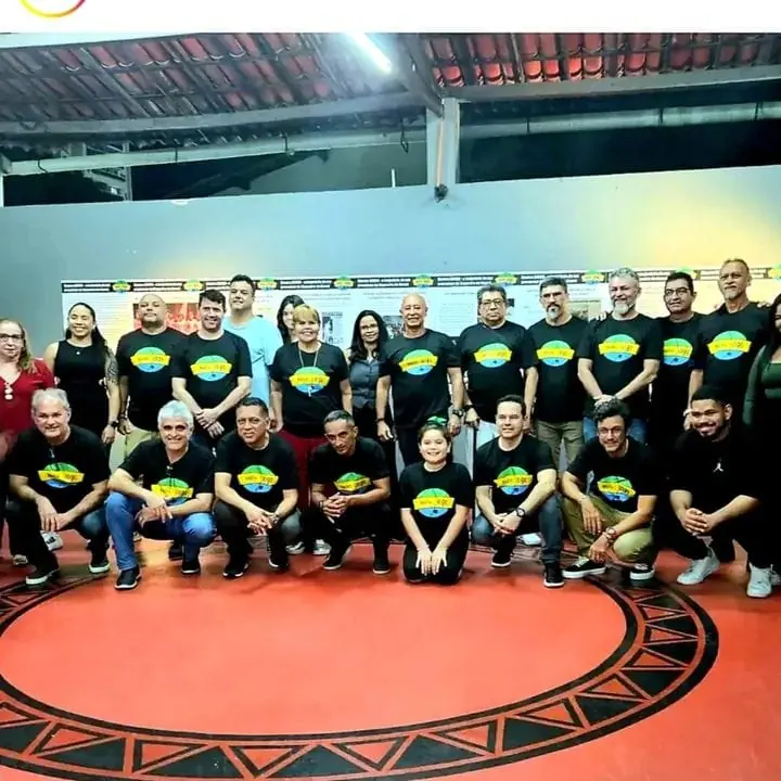 Grupo reunido na Academia Capoeira Mundi