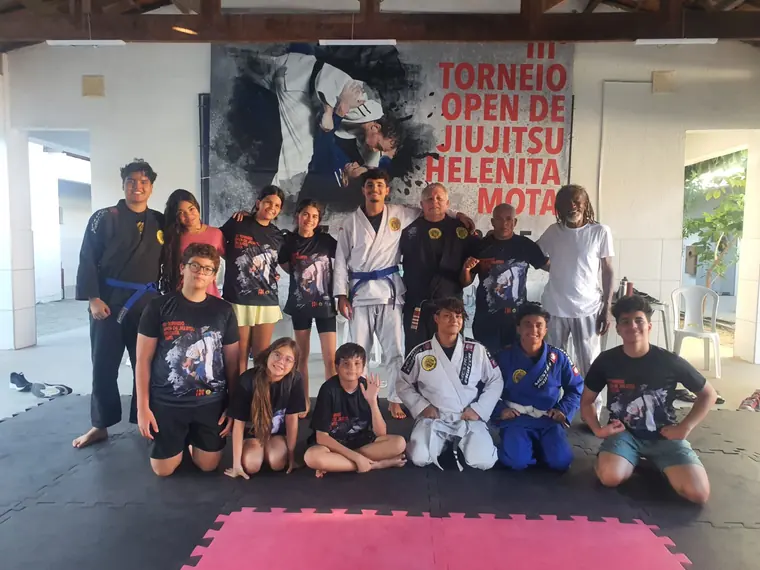 Equipe de atletas reunida no III Torneio Open de Jiu-Jitsu Helenita Mota