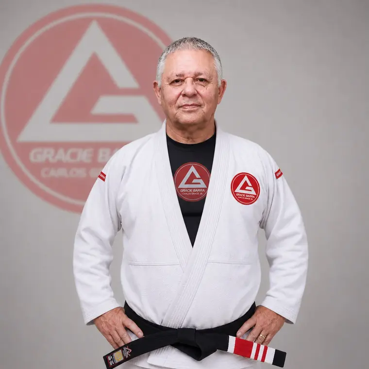Retrato do Mestre Dunga de kimono branco com faixa preta